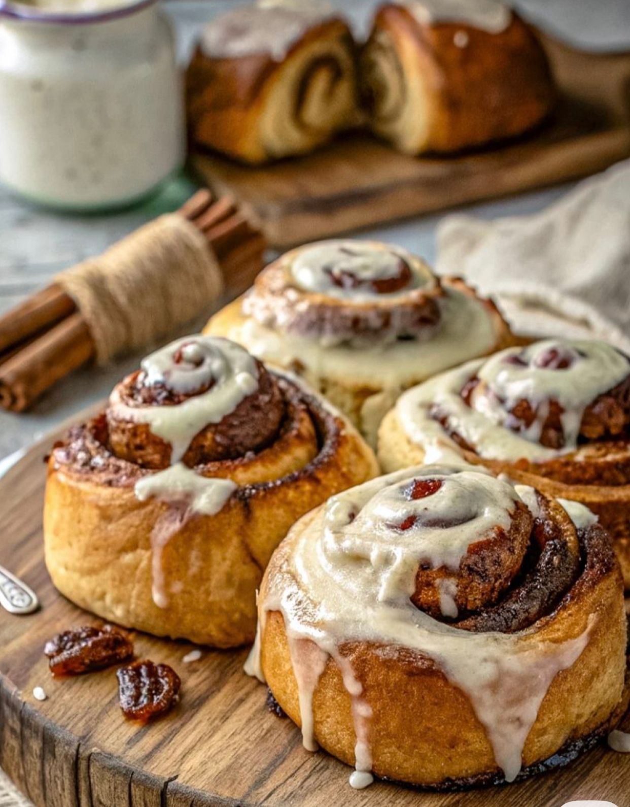 Cinnamon Rolls con frosting de queso crema